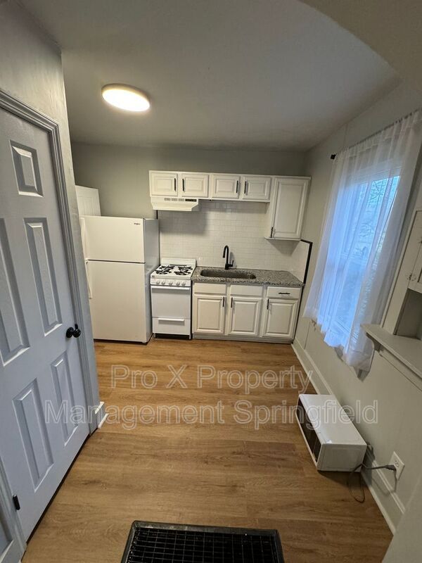 Photo - 2416 W Walnut St Unit 1