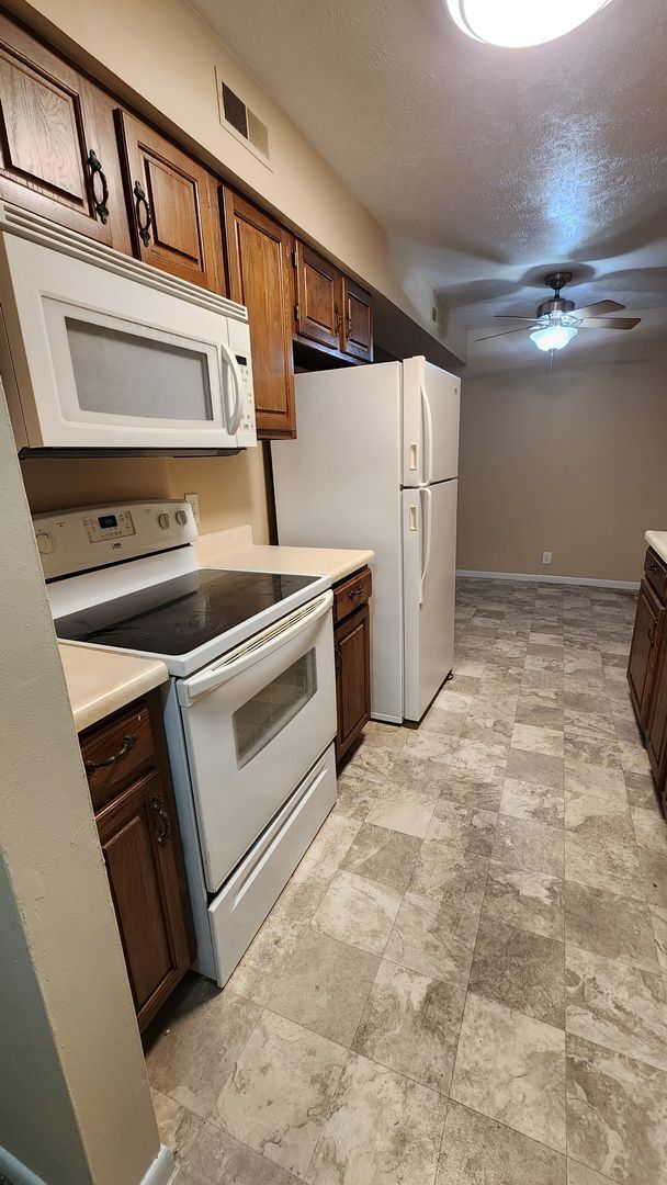 Building Photo - 707 N 90th St