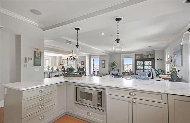423 Hope St Unit D