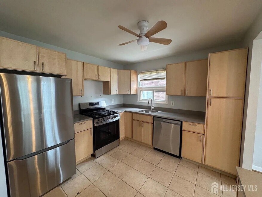 1038 Kingsland Ln