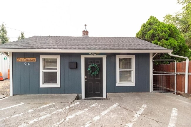 Photo - Downtown Bend darling Cottage!