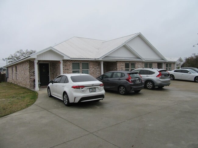 Building Photo - 612 Helen Ave Unit 612 Helen Ave  2