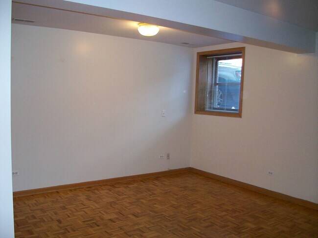 Photo - Large 3 bed/ 2 bath garden unit Available July 1 Unit 4043 - G