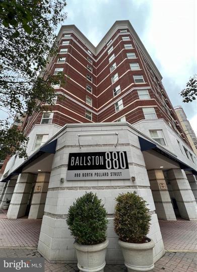 Building Photo - 880 N Pollard St Unit 605