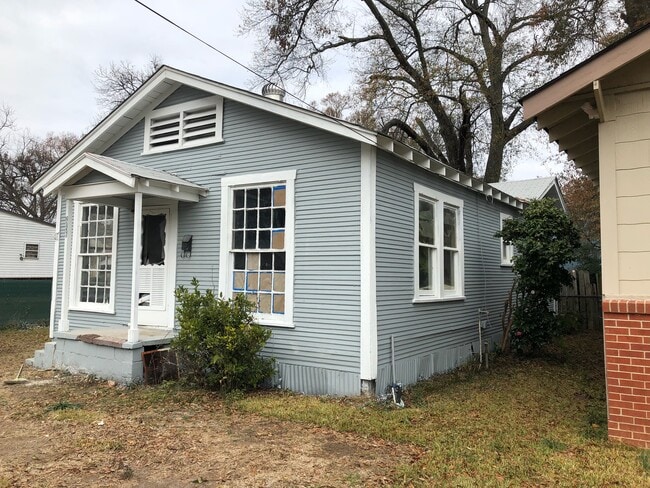 Photo - 2906 Regent St