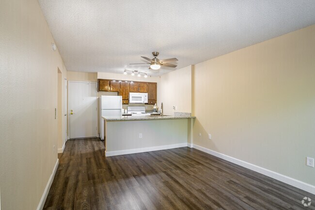 1BR, 1BA - 572SF