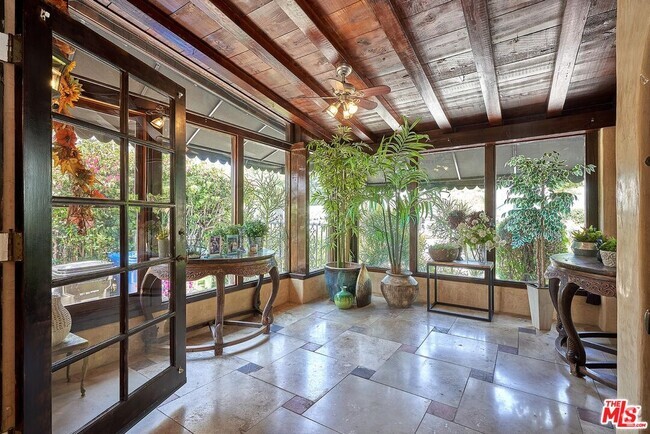 Building Photo - 424 N Arden Blvd Rental