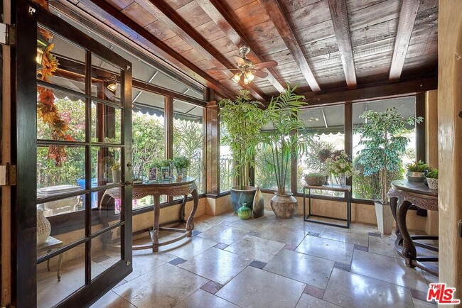 Photo - 424 N Arden Blvd Casa