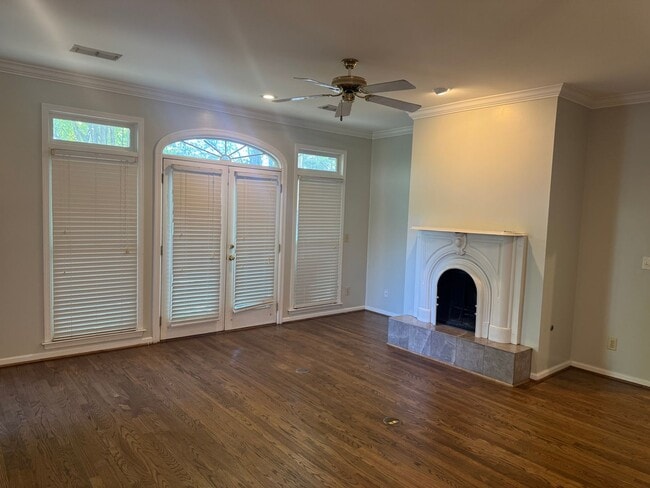 Photo - Lovely Cottage with Garden Courtyard