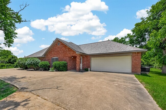 Photo - 1012 Lilley Rd