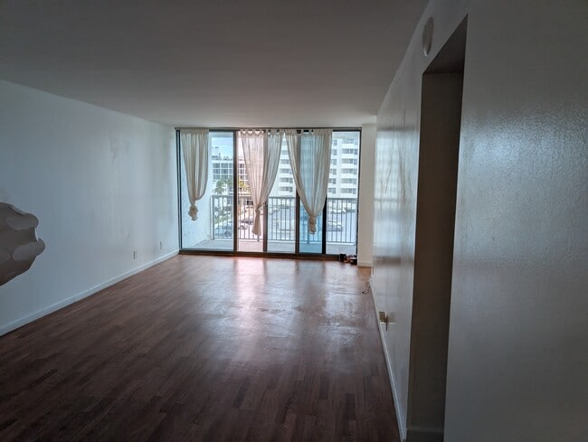 Photo - 2655 Collins Ave Unit 703