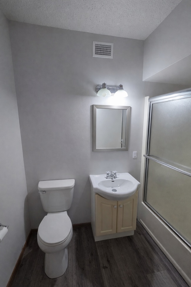 Photo - 710 Genrich St