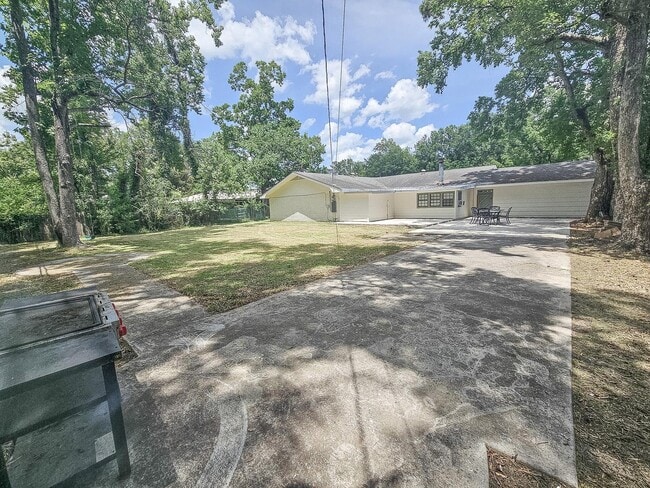 Photo - 109 Alida St
