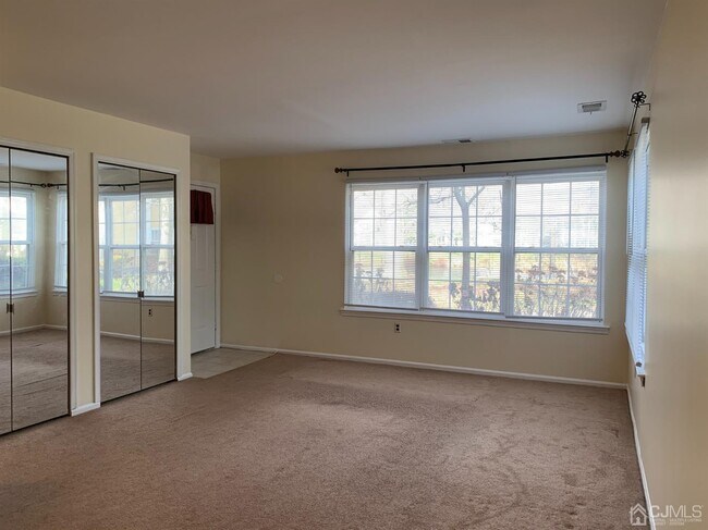 Photo - 194 Pennsylvania Way