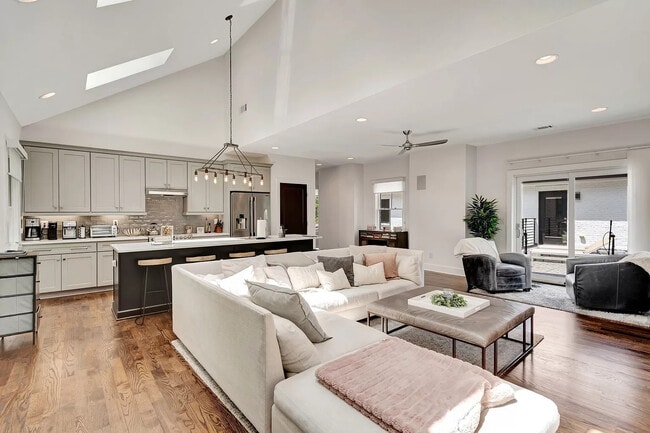 Living / Kitchen - 1825 Lombardy Ave Unit B