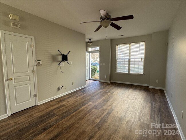 Photo - 5541 Seths Dr