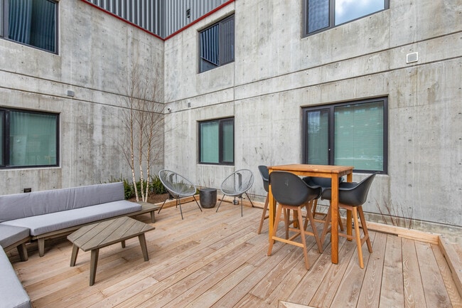 RUTLEDGE FLATS APARTMENTS
