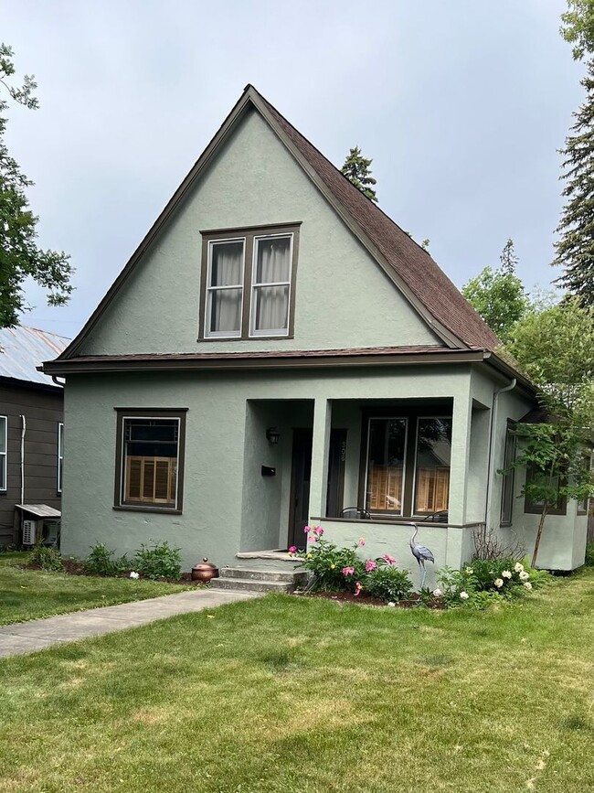 Building Photo - Downtown Whitefish 3BR/2 BA Furnished Hous... Rental