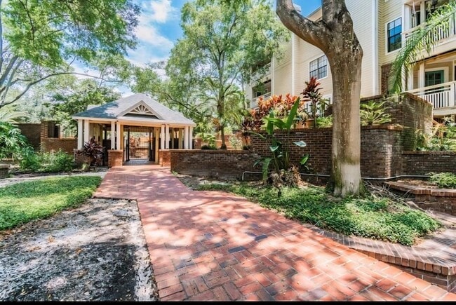 Photo - 1000 W Horatio St Unit 305