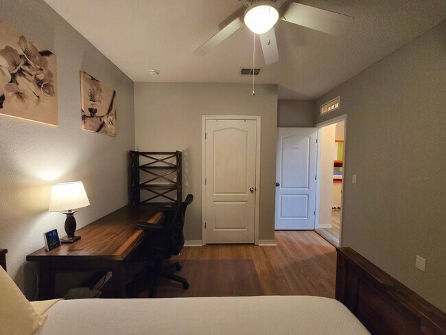 Photo - 384 Aberdeen Dr