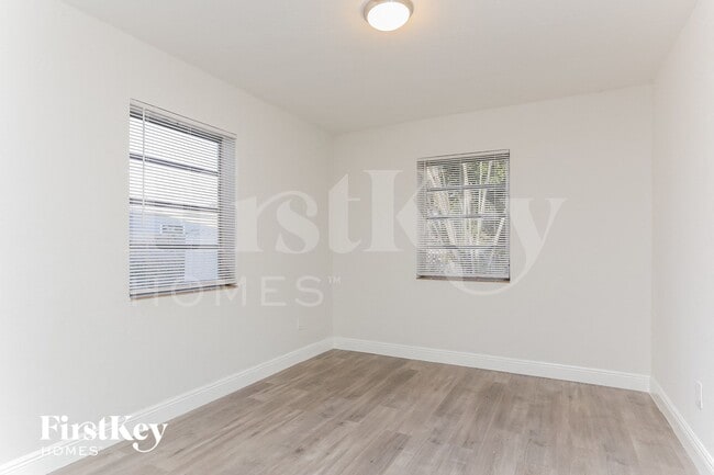 Photo - 1571 NE 44th St