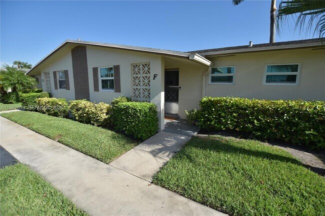 Photo - 2572 Emory Dr W