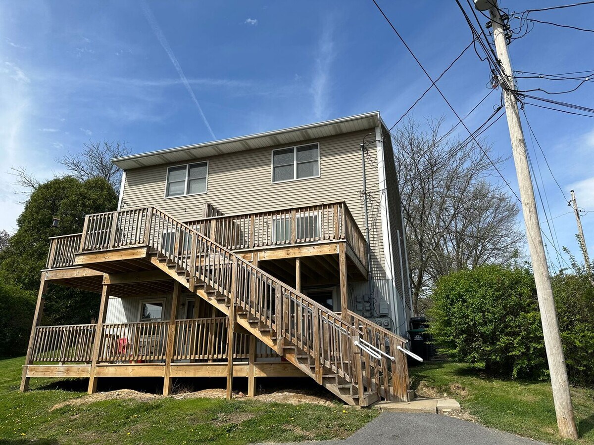 830 S Pugh St Unit Apt 1 State College, PA