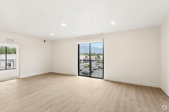 1BR, 1BA - 832SF - Living Room