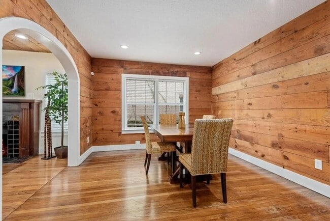 Photo - 3016 Isabella St