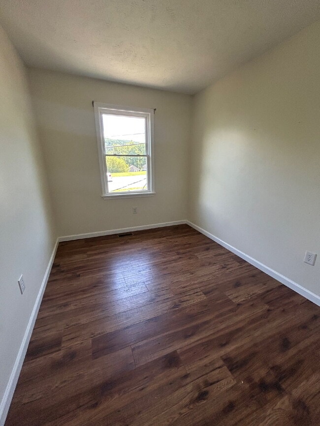 Photo - 106 Elsia Dr