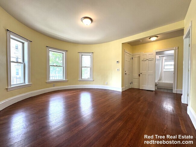 Photo - 72 Winchester St Unit 1