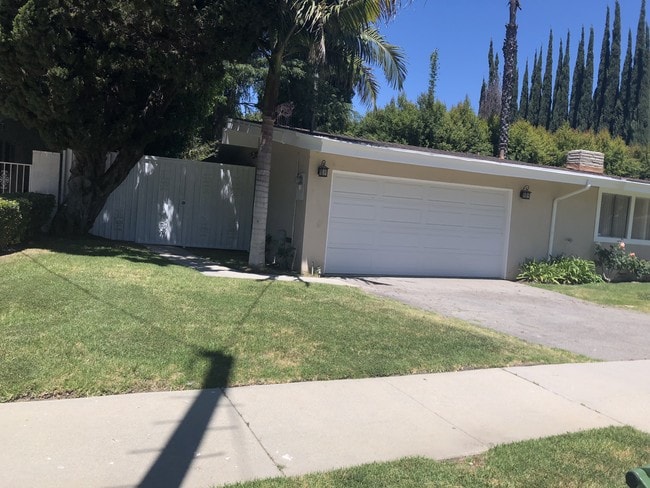 Photo - 4541 Collett Ave