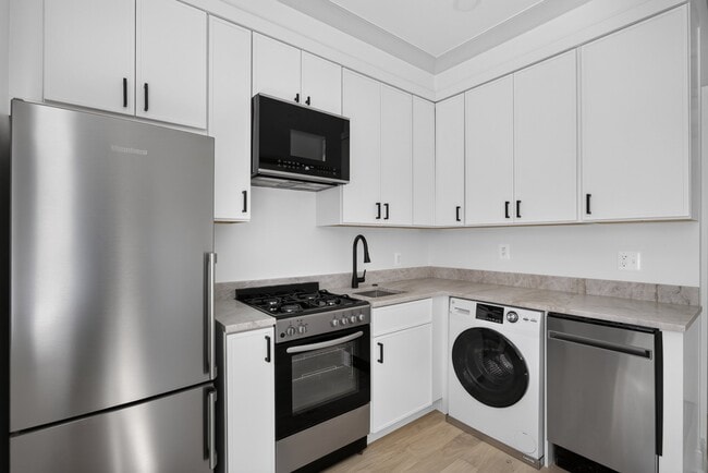 Photo - 311 East Capitol St SE Unidad #2