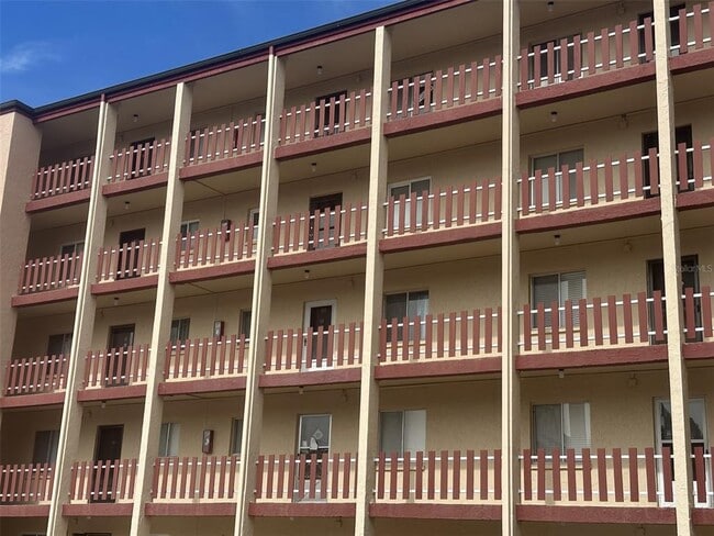 Building Photo - 4037 Lake Bayshore Dr Unit 203