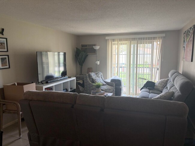 Photo - 206 White Cedar Blvd