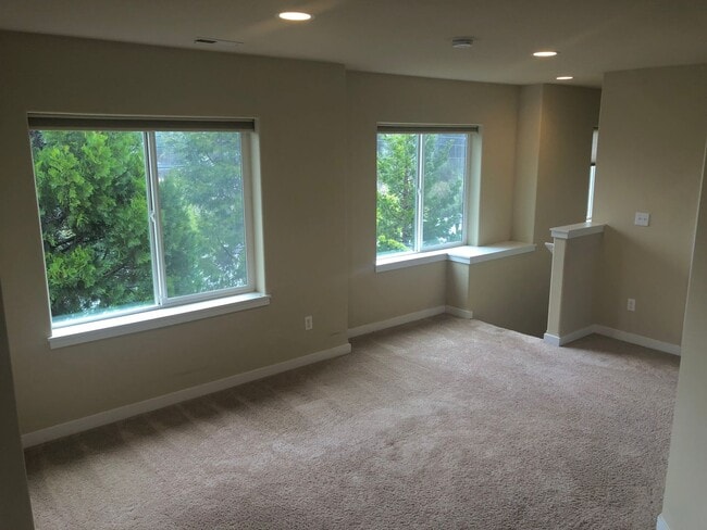 Photo - 3 Bed, 2.5 Bath Millcreek Townhouse 2 Car $3099.00