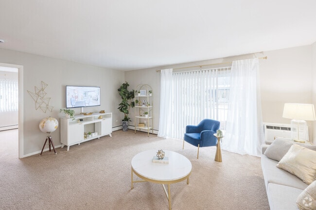 1BR, 1BA - The Laurel - 740SF Living Room - Willowbrook