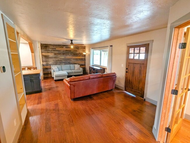 2404 Monterey Rd