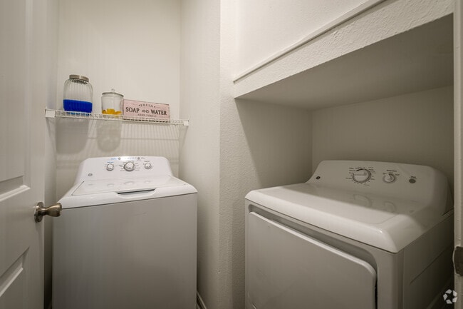 2BR, 2BA - 1,142SF
