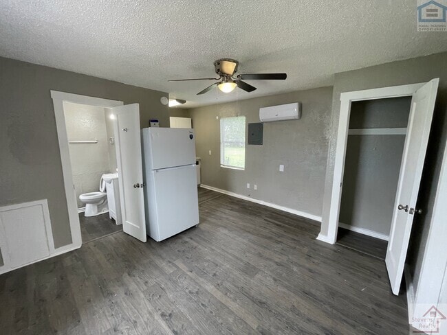 Building Photo - 307 1/2 SW 19th St Rental