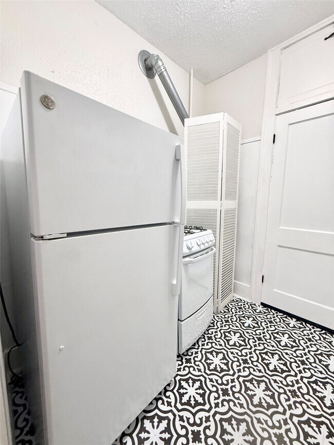 Photo - 1126 Berthea St Unit 7
