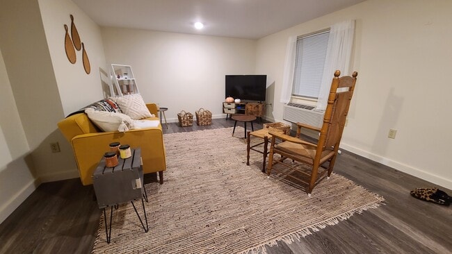 Photo - 1656 Louisa Ave Apartments Unit 1