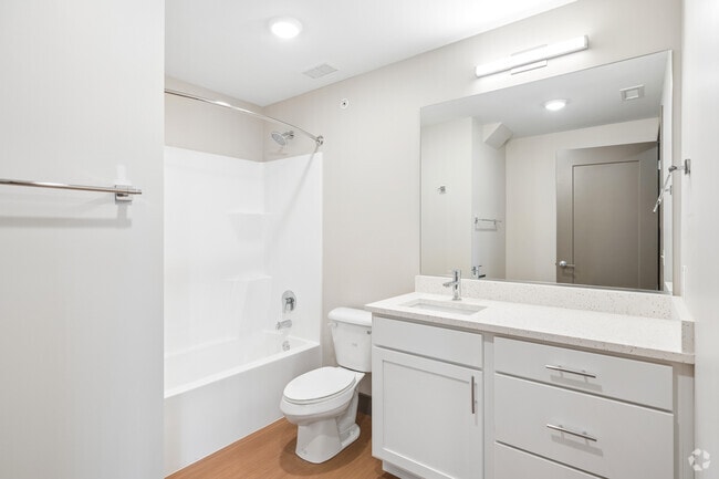 2BR, 2BA - 1,000SF - Second Bathroom