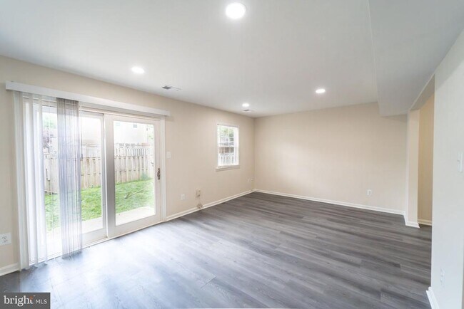 Photo - 2055 Pilgrim Dr