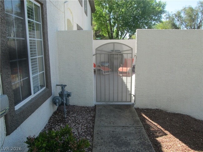 Photo - 221 Luninborg St