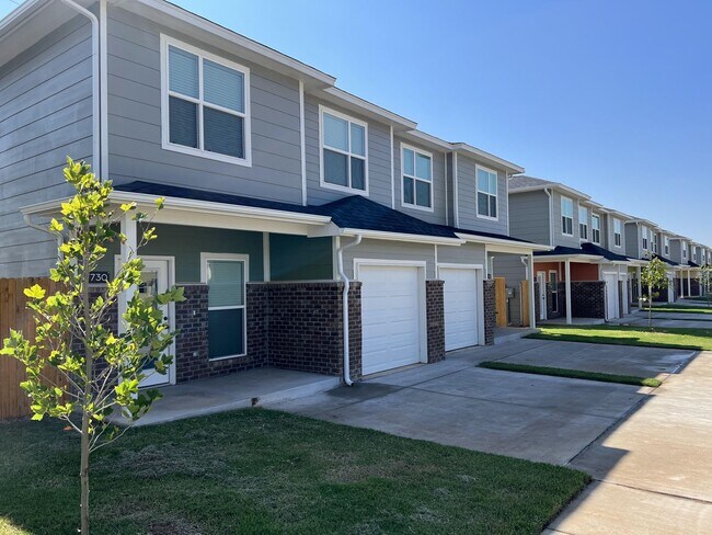 New Townhome Community at the Villas of Pe... - New Townhome Community at the Villas of Pe...