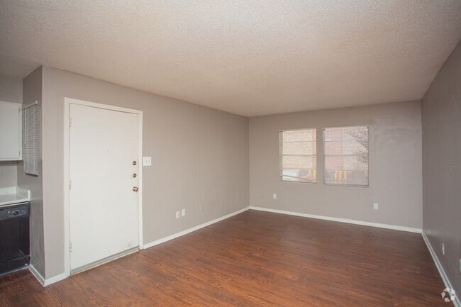 1BR, 1BA - 650SF