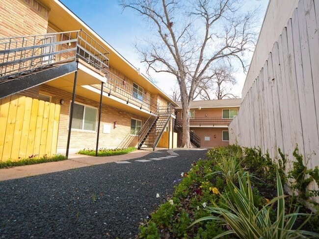 Photo - 3202 Yale St Unidad 6