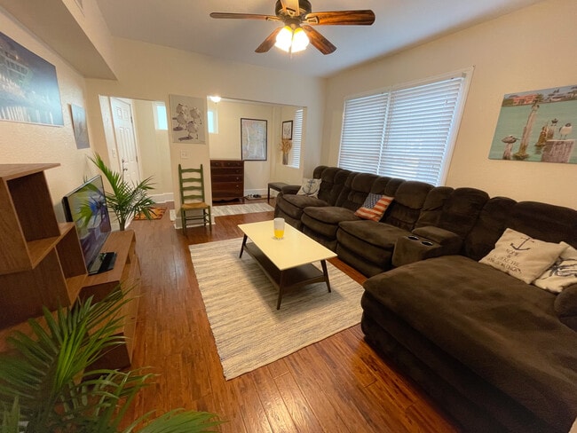 Building Photo - 1032 Granville Ct N Unit #1