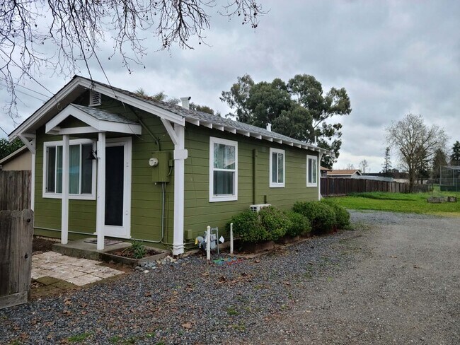 Building Photo - 1660 Jennings Ave